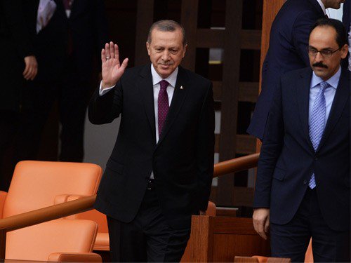 tcbestepe's tweet photo. Cumhurbaşkanı Erdoğan, TBMM’de 26. Dönem Milletvekilli Yemin Törenine Katıldı https://t.co/cr4WbxhZcq https://t.co/kcvIHUlkM9