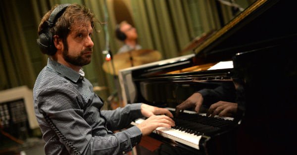 BBCRadio2's tweet photo. Tonight @jamiecullum's got a Maida Vale session from @Ivoneame on his show https://t.co/FgA6X7ZuYe https://t.co/zLnX6JvlTv