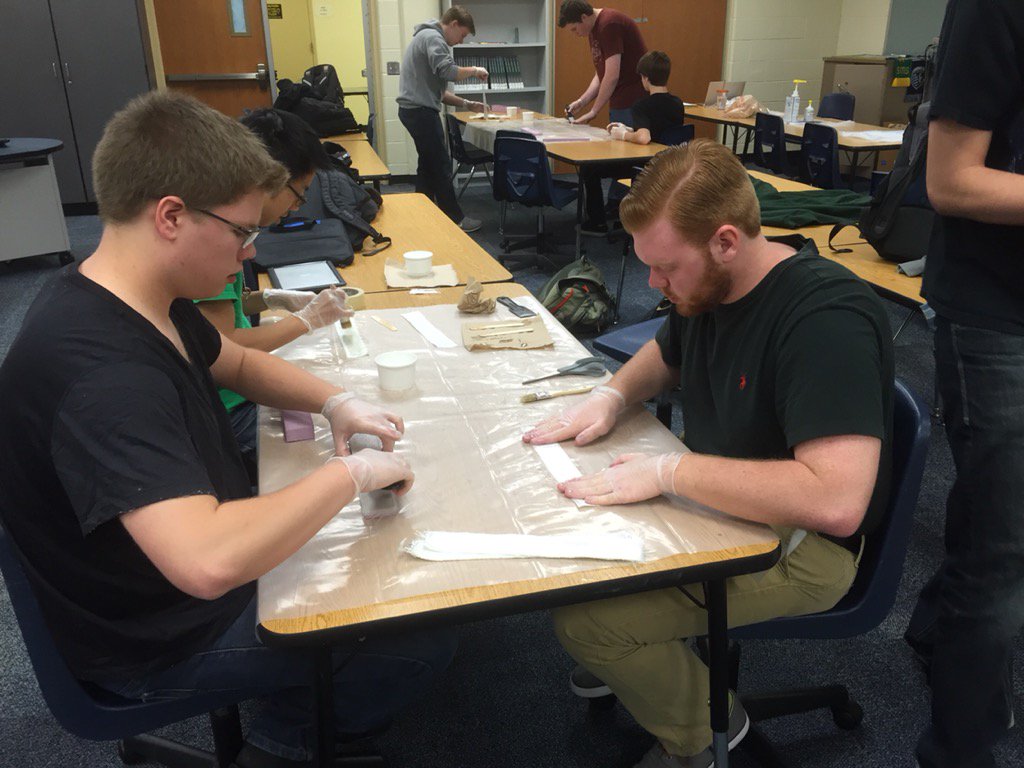 Making fiberglass!  Build it, break it. #smspltw #aero