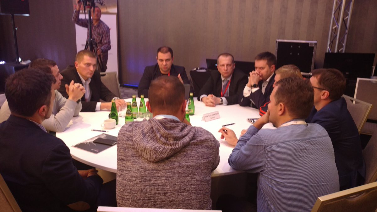 AT_Summit_PL's tweet photo. Właśnie rozpoczęła się drugą runda roundtables na #ATS2015 1/3 https://t.co/Y9LeFrtzOX