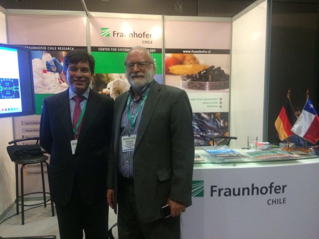 chilebiotec's tweet photo. @FraunhoferChile Wolfgang Schuch y el presidente de @asembio Arturo Covarrubias en segundo día #BLT2015 https://t.co/rMs5kdKpDU