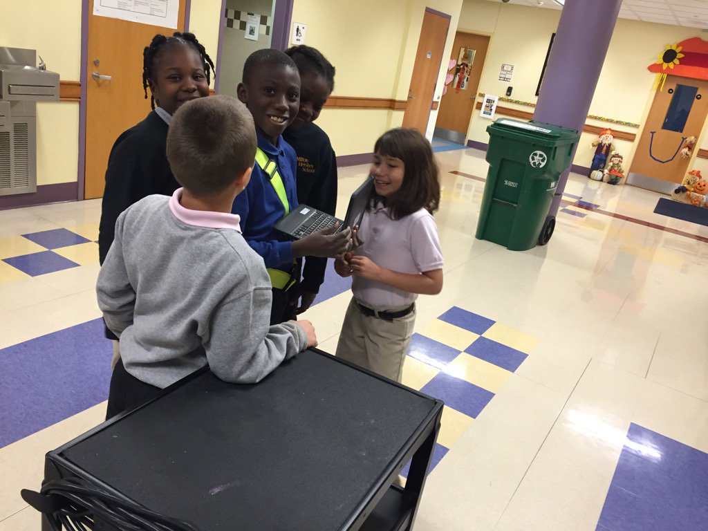 PeirsonsPupils's tweet image. Creating iMovies explaining each role in the first Thanksgiving! #technologyatwork #WeRMH