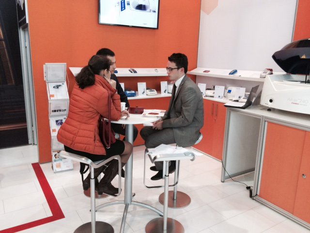 EKFdiagnostics's tweet photo. Potential customers visiting #EKF at stand C70, Hall 3 #Medica #EKFDiagnostics #Altair240 #HemoControl #QuoTest https://t.co/5VednUwxzM