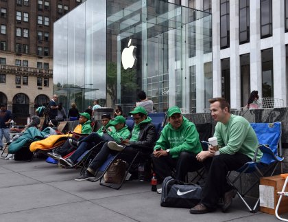 UseShopic's tweet photo. Have an extra $25 (per hour) to pay for someone to wait in line for you? #hatelonglines 
https://t.co/QDNDeauKKx https://t.co/M5LqETUNhD