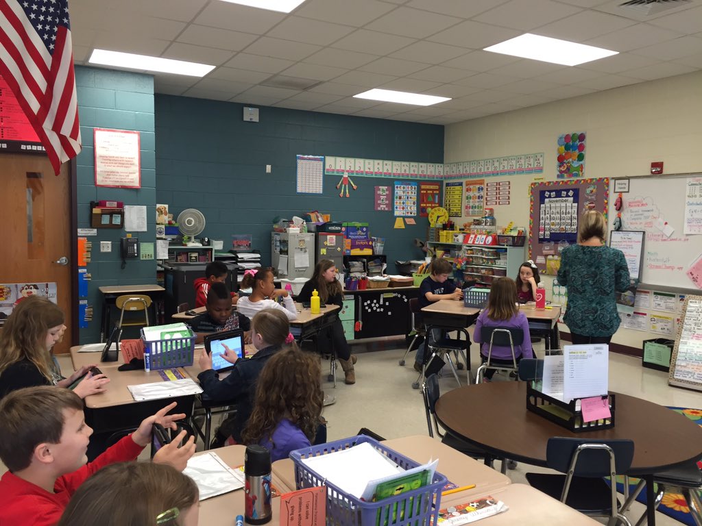 WestmooreK8's tweet photo. Using Kahoot in Mrs. Nesbtt's math class to practice. #PantherProud #DLPDL https://t.co/I4Yj2HS23g