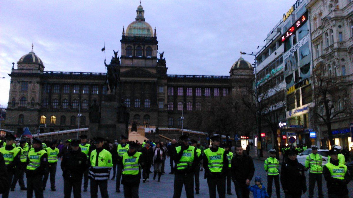 sobeslavsky's tweet photo. V Praze dnes víc policistů než v Teheránu. #svoboda #demokracie #17listopad https://t.co/TSz82wHt8d