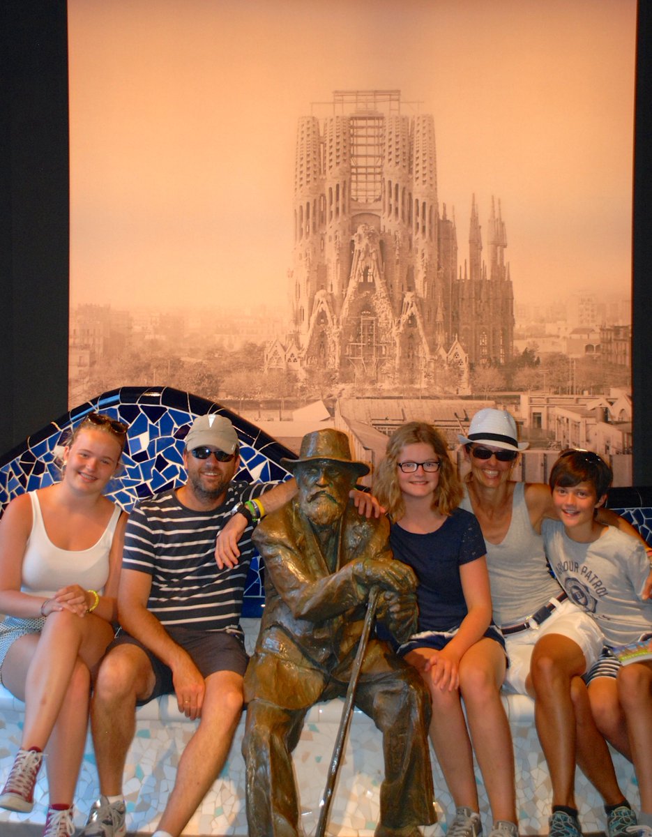 AnaLahera's tweet photo. #MySelfieWithGaudi https://t.co/4krGcenN28