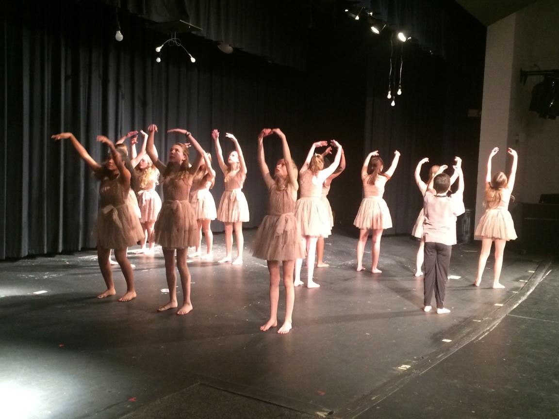 DosesofDula's tweet photo. Dance Company welcomes families to Ligon! #Makeusyourchoice https://t.co/69A0HutDW8
