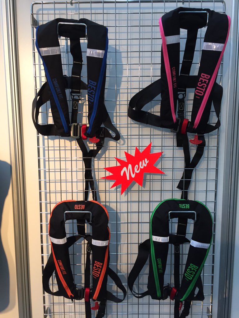 BestoRedding's tweet photo. @KidsWatersport De nieuwe 165N &amp; 300N vesten als ook de nieuwe Comfortfit 165N! https://t.co/tiPPiveov6