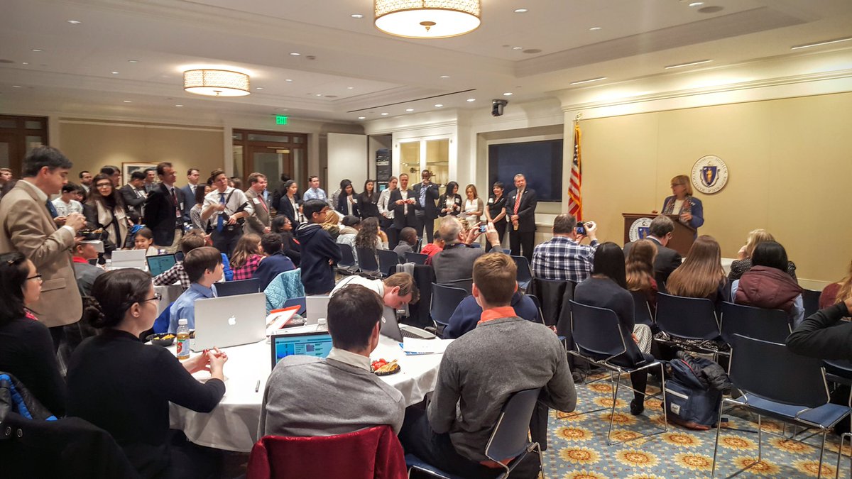 elschwab412's tweet image. @masstlcef local students teaching #mapoli to code! @MSNewEngland @asprung leading up to #cseduweek