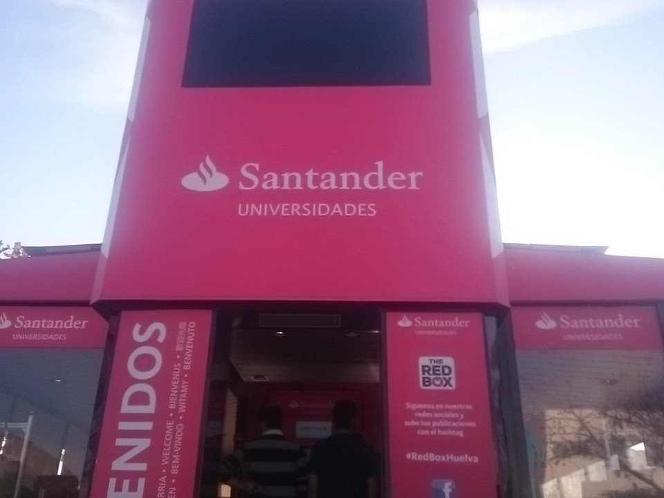 motoETSIUHU's tweet photo. #RedBoxHuelva a punto de estrellar un Ferrari gratis!! @SUmotorhome https://t.co/TtcN3LKpHV