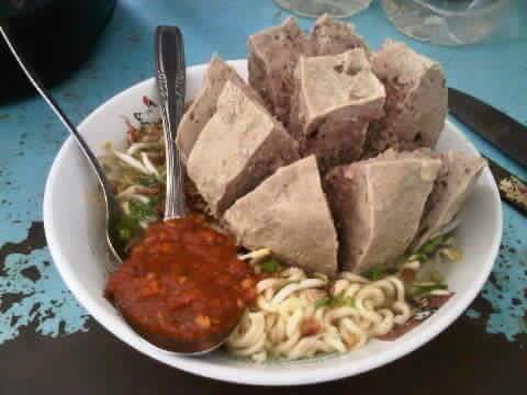 Laper..!!
ke warteg tutup,
nasi padang takut muncrut..
Ini aja deh,siomay.
Mantap..