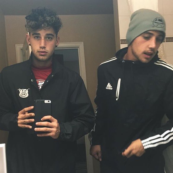 whtweloveabout's tweet photo. His love for his brothers https://t.co/7JdYL12TZw