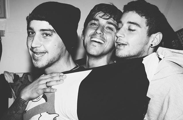 whtweloveabout's tweet photo. His love for his brothers https://t.co/7JdYL12TZw