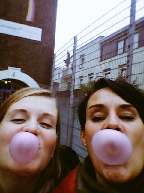 #laatzenietbarsten samen op de foto tegen # kindermishandeling.  #smallstepskinderopvang