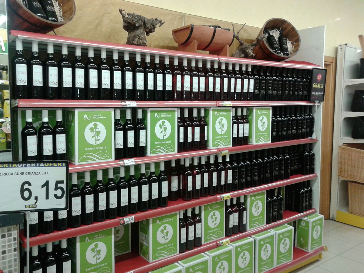 Así de bien lucían el sábado nuestros vinos en el supermercado BM de la calle Monasterio de la Oliva (Pamplona)!
