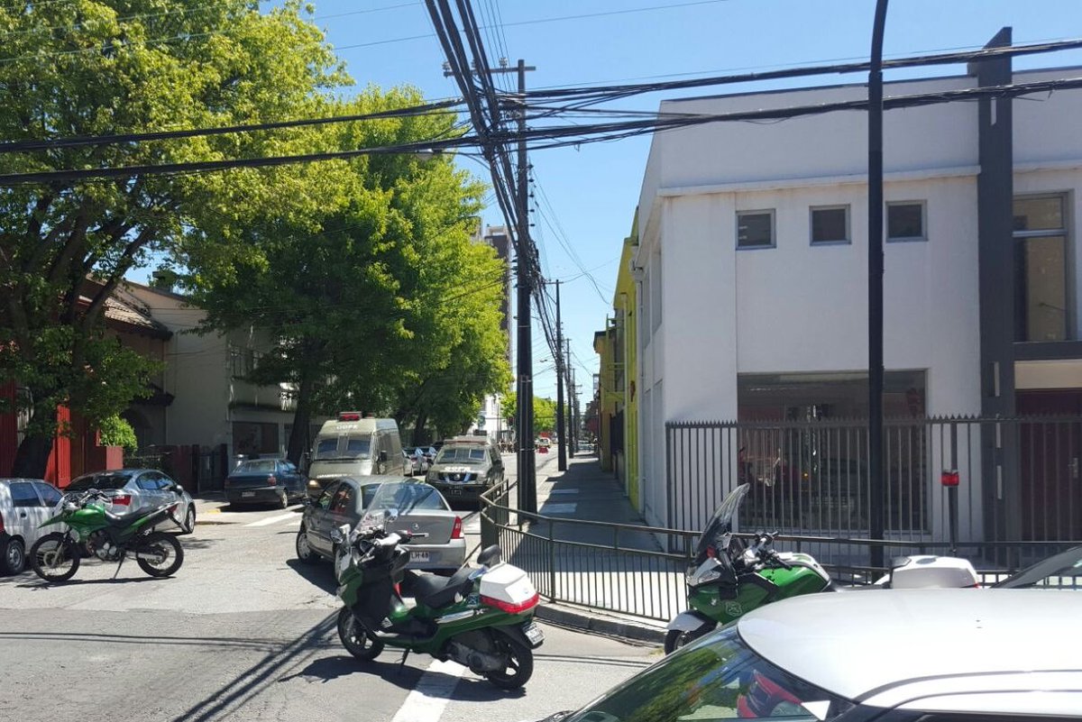 Informa_791's tweet photo. #Concepción calle Salas entre Cochrane y San Martín cerrada por objeto sospechoso. GOPE en el lugar. https://t.co/RFSzD57Y8v