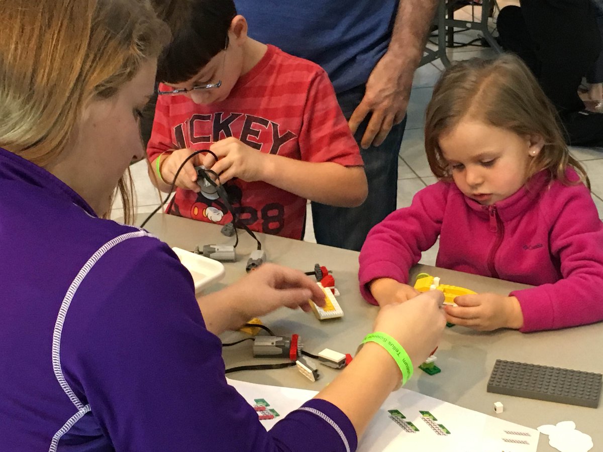 DarlingtonTiger's tweet photo. GALLERY: Discovery Day at @TellusMuseum https://t.co/hA3H92wSVW #STEAM #technologyintegration @DarBots4100 https://t.co/qHwkZUoxS5