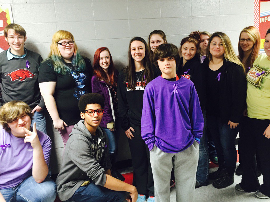 TuckermanFBLA's tweet photo. Wearing purple for babies!  #marchofdimes #connectchallenge @arkansas_fbla https://t.co/b2XWNXZ1pW