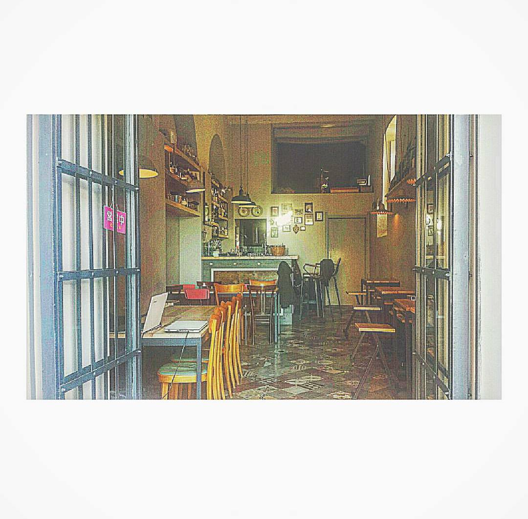 MadeinBusca's tweet photo. Ci sono posti che profumano di luce e dove i sapori ballano #muzak #genuinemusic #localfood #cagliari  #tastydancer https://t.co/6wsSsiMSEq