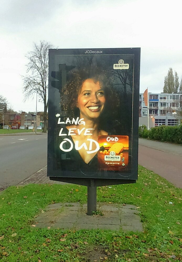 zzepha's tweet photo. Na Celine, D&amp;G, L'Oréal en Saint Laurent gaat ook Beemster voor het meer belegen model @Beemsterkaas #silvereconomy https://t.co/3ZJIzStjby