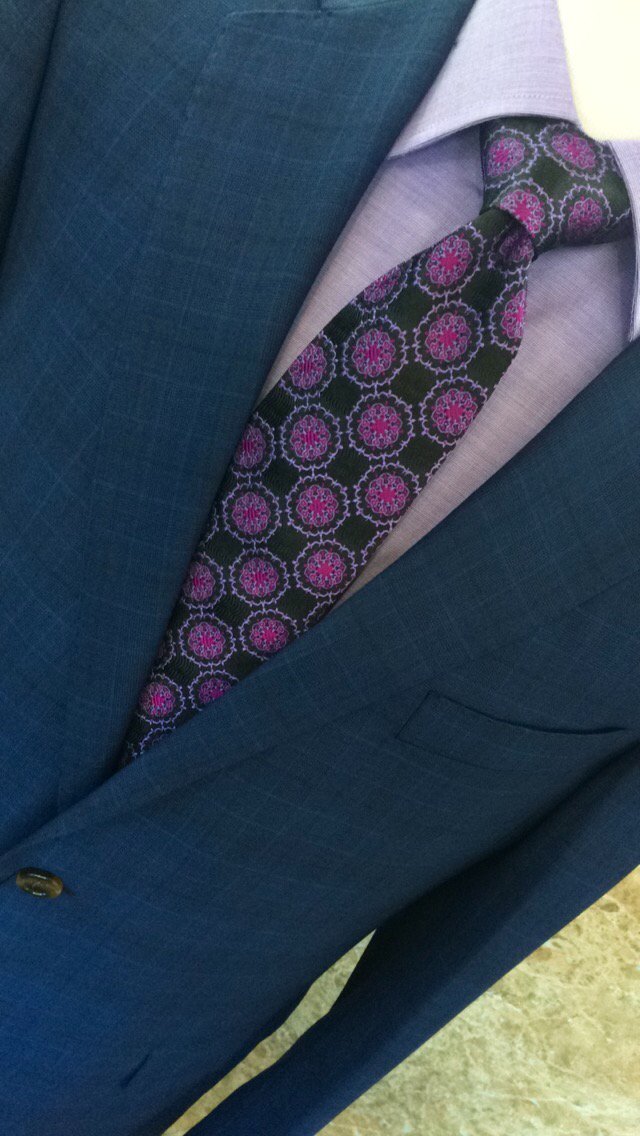 SamMichaelsMens's tweet photo. A #Baroni #suit always looks good, especially with a #tie like this! #TieTuesday #Style #Menswear #SamMichaels https://t.co/d5Jd8eH8tL