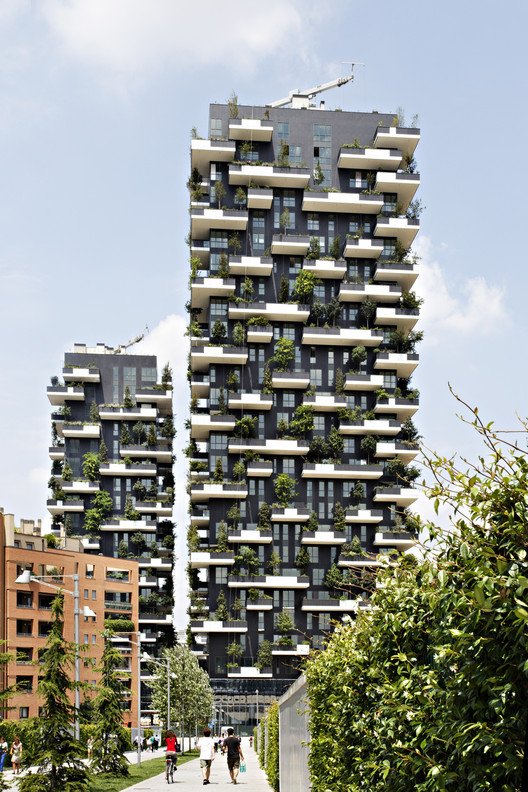 SGplaco's tweet photo. El 'Bosco Verticale' de Milan, mejor edificio alto de 2015 en los #CTBUHAwards https://t.co/K64TGd9ozf #arquitectura https://t.co/OtL3O8YDgE