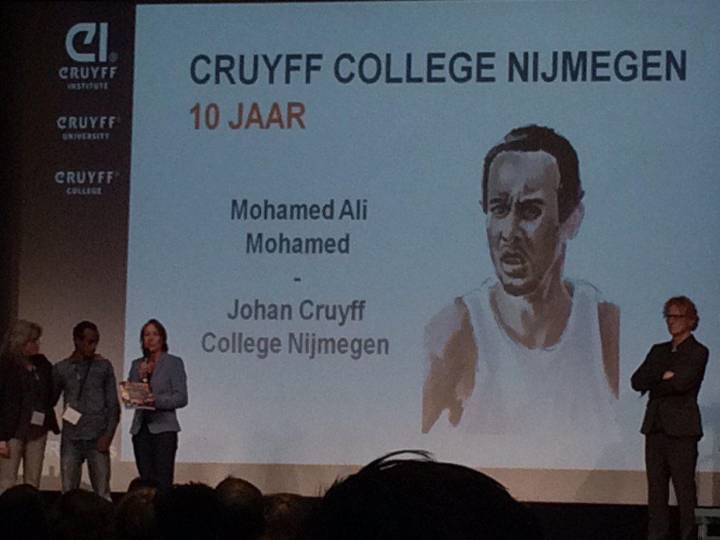 Vera_Koedooder's tweet photo. Hoogtepunten vd dag:'Dealing with Failure' voorstelling van Rory de Groot &amp; student Mohamed!👍#Kippenvel #CruyffForum https://t.co/ZD4ggVaJ8M