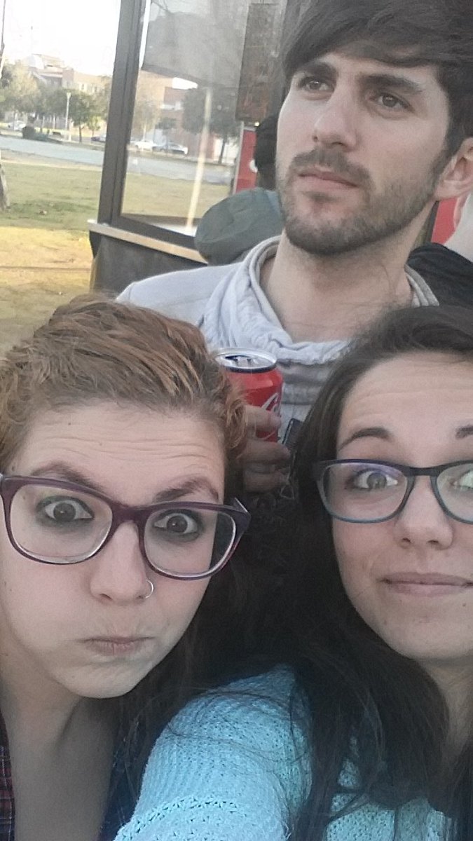 MariGlezLeal's tweet photo. Es mejor esto que dar clase! Jaja #RedBoxHuelva @SUmotorhome https://t.co/3Mdb3v2fLR