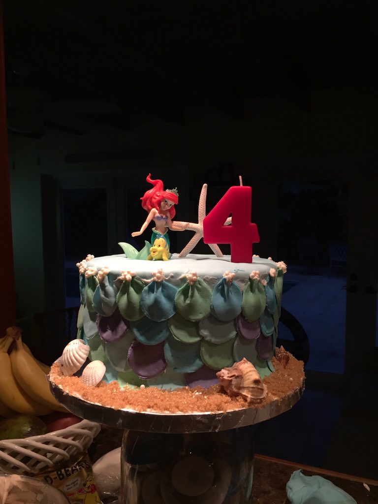 slsweets_bakery's tweet photo. Happy 4th birthday to the cutest little mermaid ! #sugar #cake #chocolate #customized #followforfollow https://t.co/hpssXmjjgy