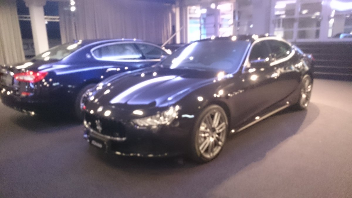 kmoconnected's tweet photo. Al de Maserati Ghible geprobeerd? Of eerder fan van de Quarto Porte? Zet jezelf eens in beide pracht auto's #kc15 https://t.co/D8dzNfwnIq