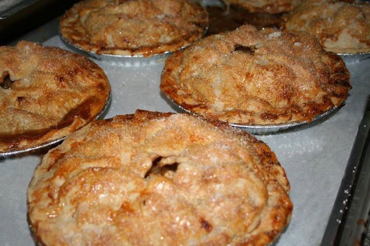 WhistleStopBake's tweet photo. HOLIDAY PIES &amp; CAKES FREE HOME DELIVERY w/ orders $60+. Makes a Perfect Holiday Gift! Orders must be placed by 11/22 https://t.co/BjmkN66fvX