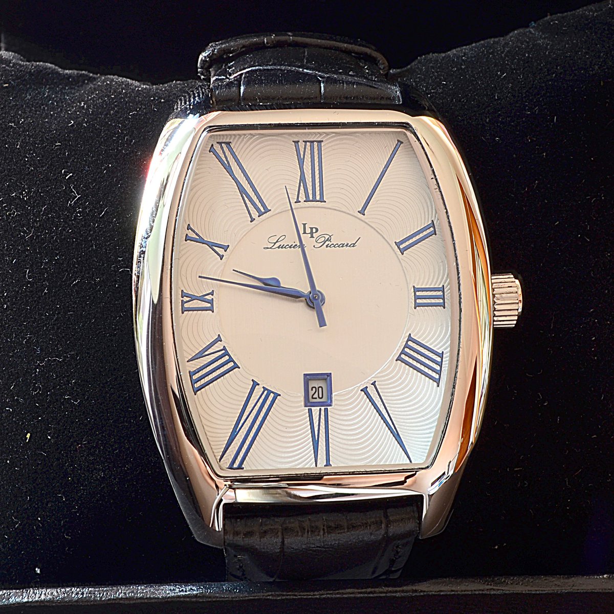 WatchShowroom tweet picture