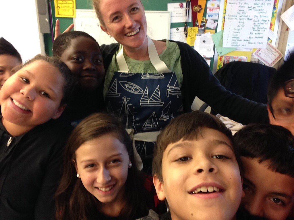 ClarkSharks's tweet photo. Now we're cooking up some fraction fun! #CHDreamBuilbers #fractions #netde https://t.co/x4P4f6YoVX