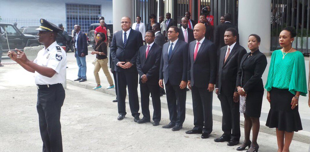 MichelJMartelly's tweet photo. Au local de la BRH pour l'inauguration du Centre de Convention et de Documentation de la banque https://t.co/VukoinAJzC
