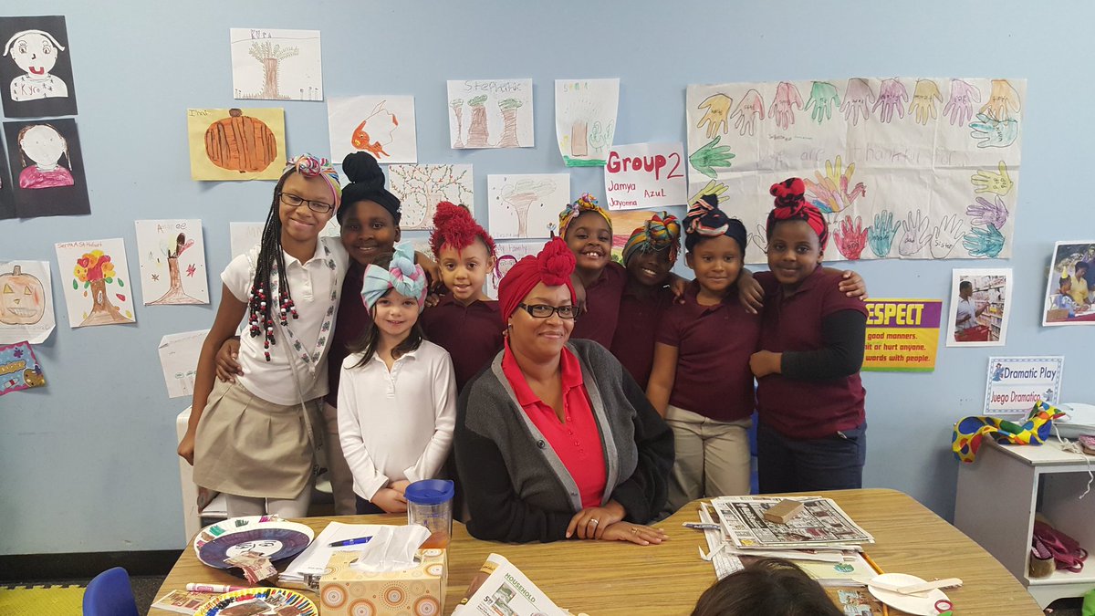 TwWalker97's tweet photo. Me and a group of kids at my job they all wanted thier hair wrapped like me.#toocutetuesday https://t.co/Sxk1Y4cCQ3