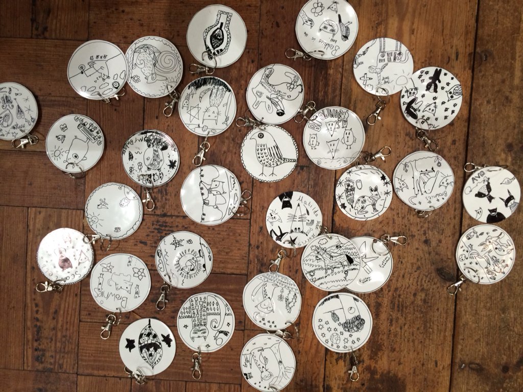 StJohnBrownies's tweet image. Thank you to the arty Mum and Gran that took our #craftbadge session. #shrinkle key rings were awesome! #80'scraft