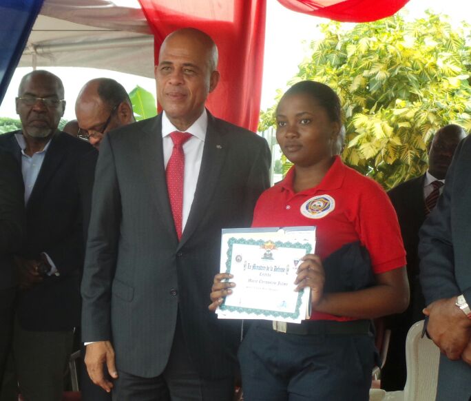 MichelJMartelly's tweet photo. Remise des certificats aux boursiers de la Junte Interaméricaine de Défense. https://t.co/N648xxHsNC