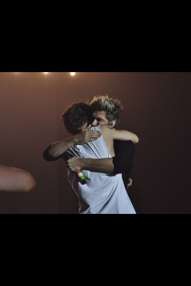 louisxnwaa's tweet image. Jeszcze 2h #1DPL