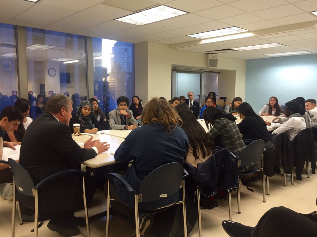 .@NYCCouncil Education Chair @Dromm25 & Parks Chair @MarkLevineNYC meet w/ #NYCYC! #youthpower #youthlead