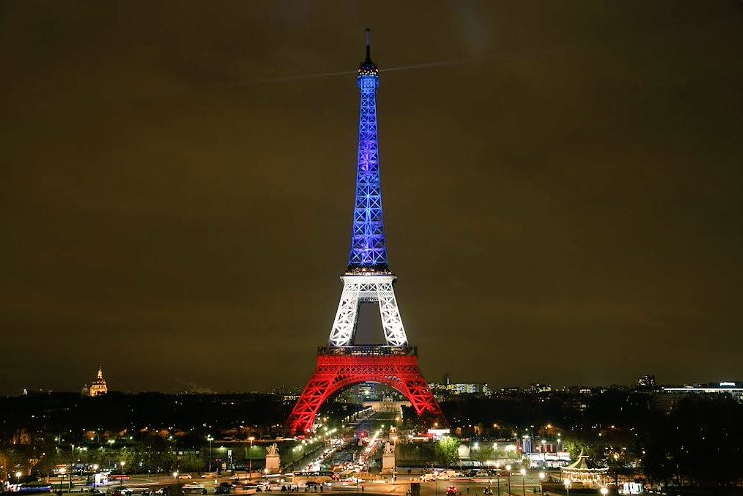 ElyzabethOspina's tweet photo. #NotAfraidParis #JeSuisParisM4 #prayforparis #paris #Anonymous #JeSuisFrancais #TourEiffel #ISISisNotIslam ♥ https://t.co/sp5VKCOQdZ
