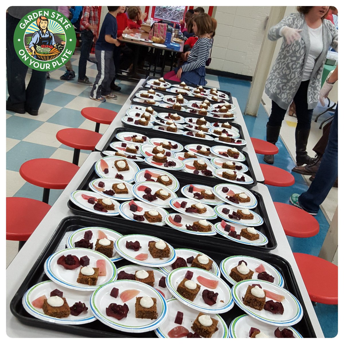 psgcooporg's tweet photo. Nice plating @Princetonk12 volunteers @PrincipalG_CP for #GSOYP beet tasting w/ @EnoTerra @MediterraPrince #FoodEd https://t.co/llPTKR9ZUC