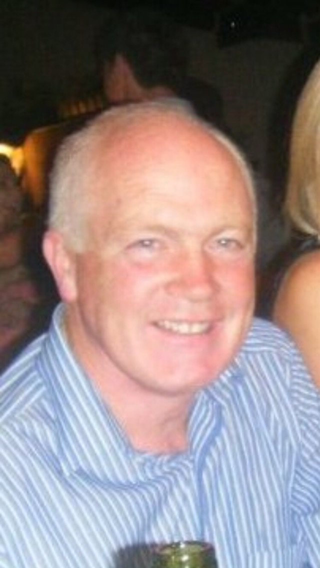 Deanrock14's tweet photo. Stay indoors tonight folks....this fella is on the loose #Barney https://t.co/sxsIQmeQ19