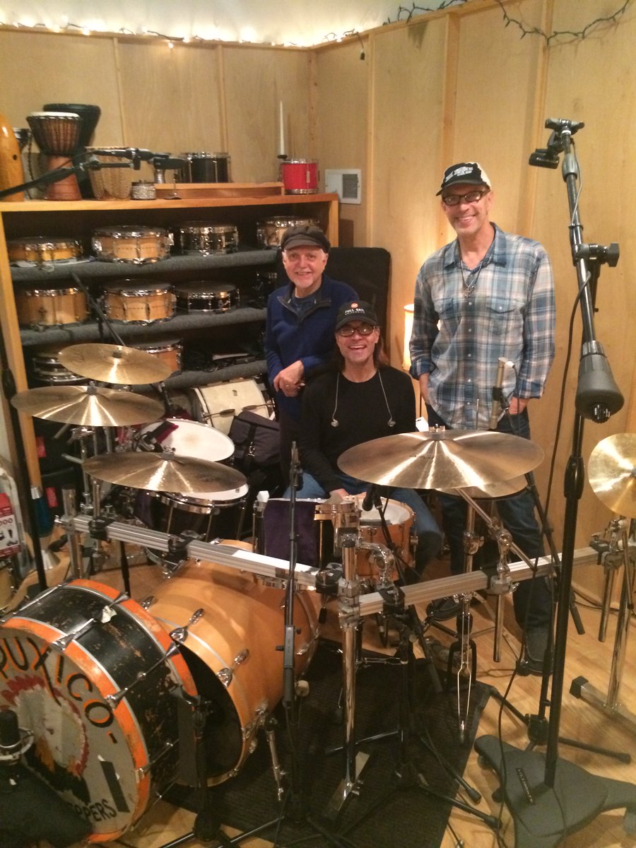 Studio Time with #SteveBrewster and #GordonKennedy! #TunetoTune

kickstarter.com/projects/philk…