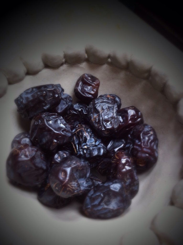 SunnahDates's tweet photo. Grade 1 #Ajwa from #Madinah £20+p&p/kg to order contact: Sunnahdates@gmail.com or tweet me #Sunnahdates https://t.co/gfkxPppk6T