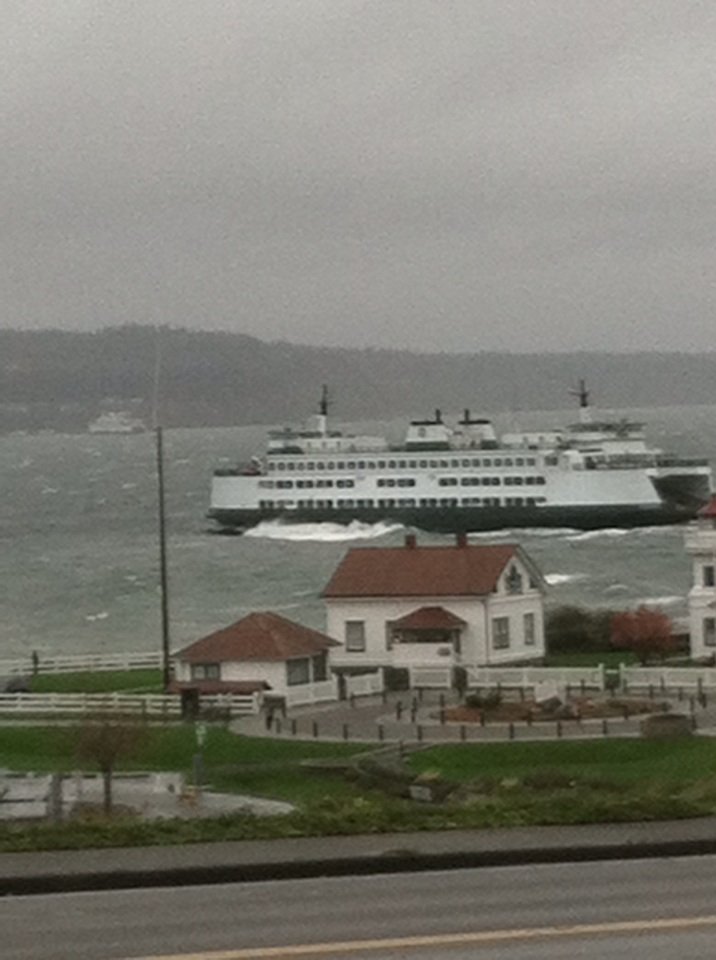 hanamkim's tweet photo. I think the passengers on this ferry that just left Mukilteo is going "weeeeee" #windysailing #Q13FOX https://t.co/WL1UJnjXLQ