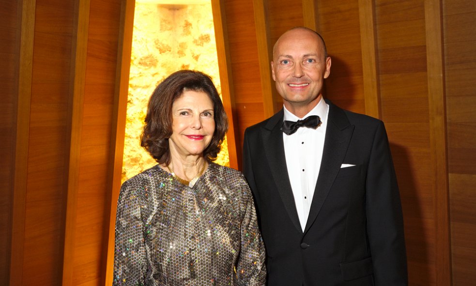 hartogholm's tweet photo. Honored by HM #QueenSilvia's presence at #WorldChildhoodFoundation Charity Gala in Zürich https://t.co/WPIZRMymqg https://t.co/yeYT0uGeSX
