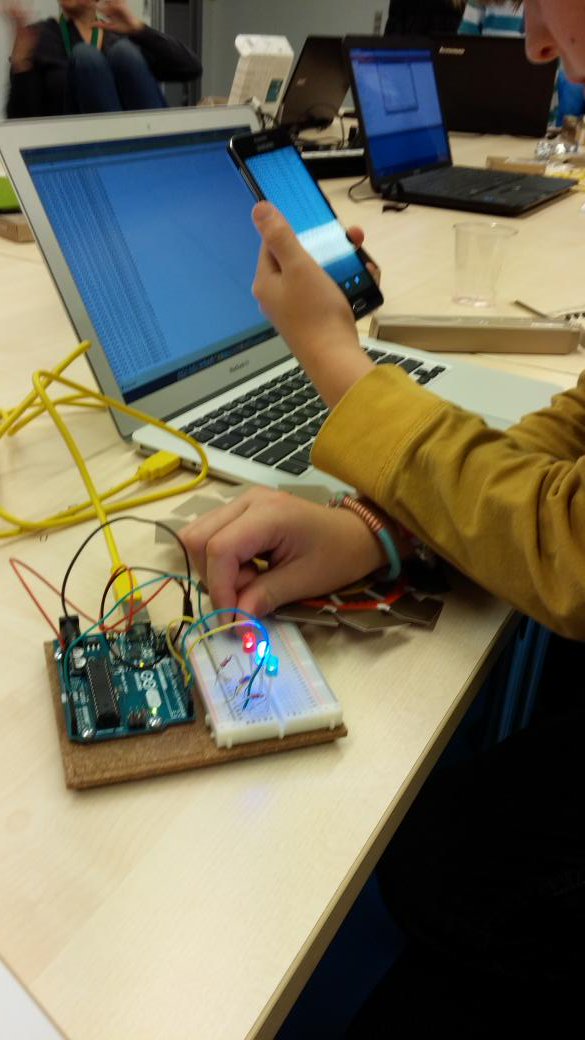 mivsen's tweet photo. Hep hey #codingpirates laver #loveometer i #Arduino det er taknemligt https://t.co/Ket49dg0RB
