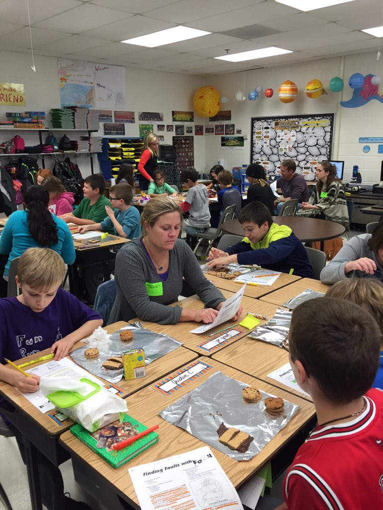 kbowyer5th's tweet photo. AEW!Big thanks to the parents who could make it in for our activity!Ask your child questions! #findingfaultswithfood https://t.co/zI1tTQCw4c