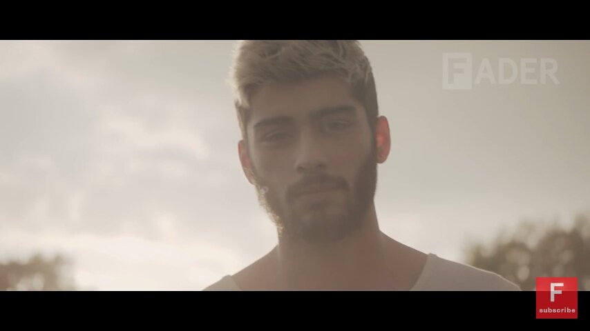 updates1dan's tweet photo. Zayn para la revista “FADER", donde habla sobre su carrera como solista. -Y #AN #1DCO #MTVStars One Direction https://t.co/s0IhDgiAYQ